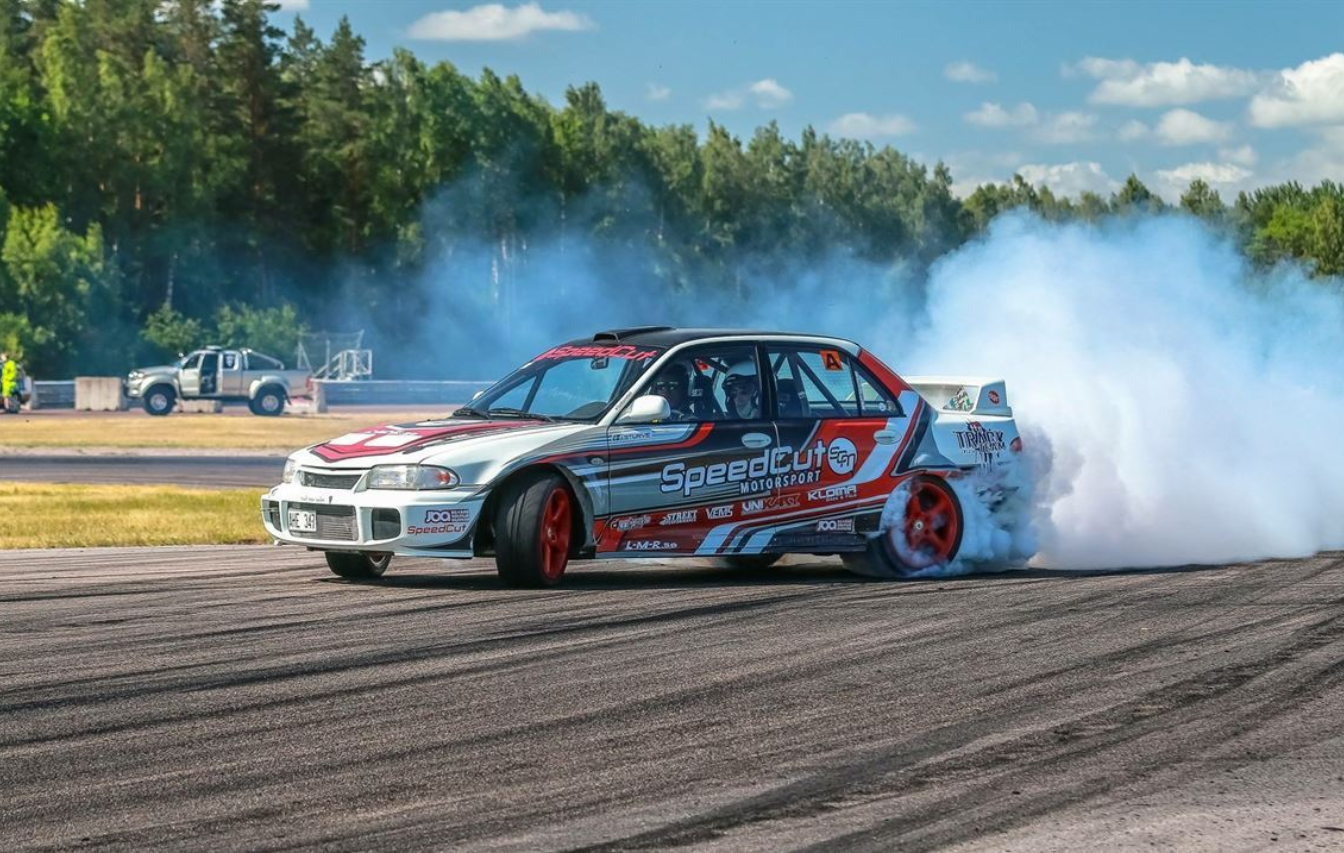 三菱lancer evo 1 v8涡轮增压,后轮驱动 - 25,000欧元